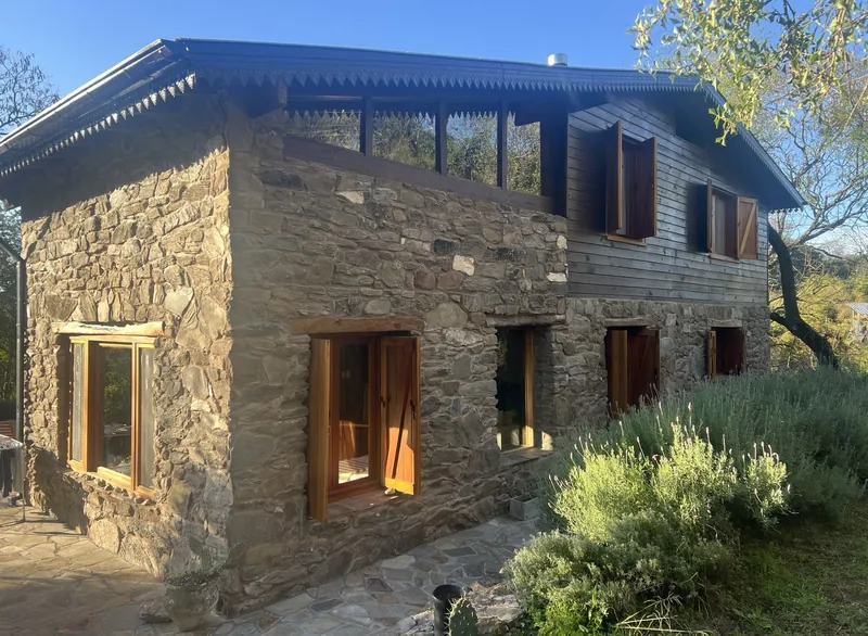 La casa de piedra y madera de los fundadores